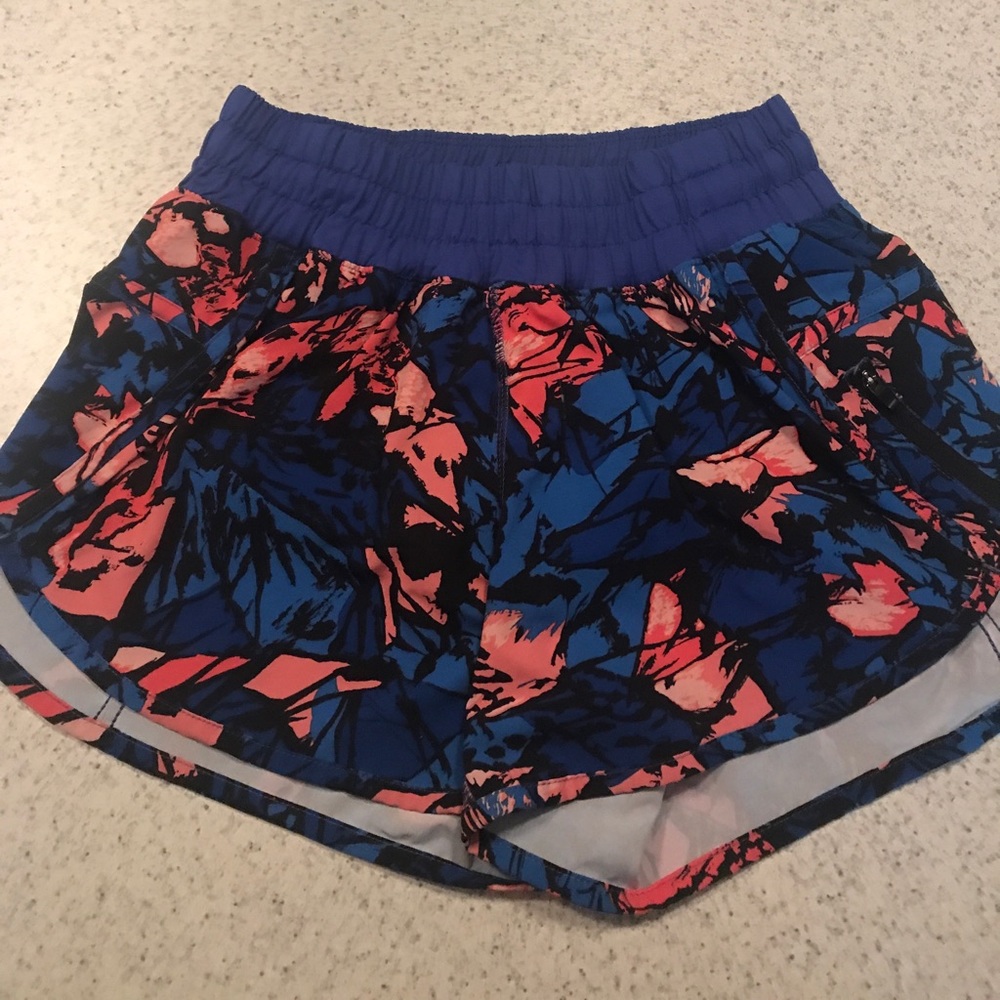 Lululemon tracker short 4”
